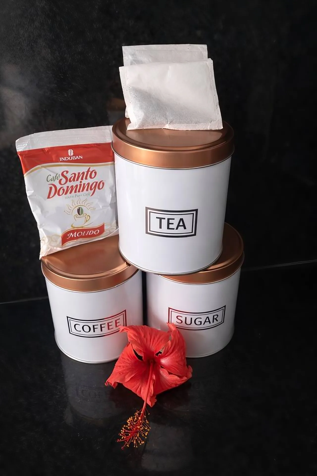 Une petite attention vous attend à l’arrivée : du café, du thé et du sucre pour vous installer tranquillement sans devoir faire de courses tout de suite. Juste ce qu’il faut pour vos premiers jours, le temps de vous sentir chez vous.