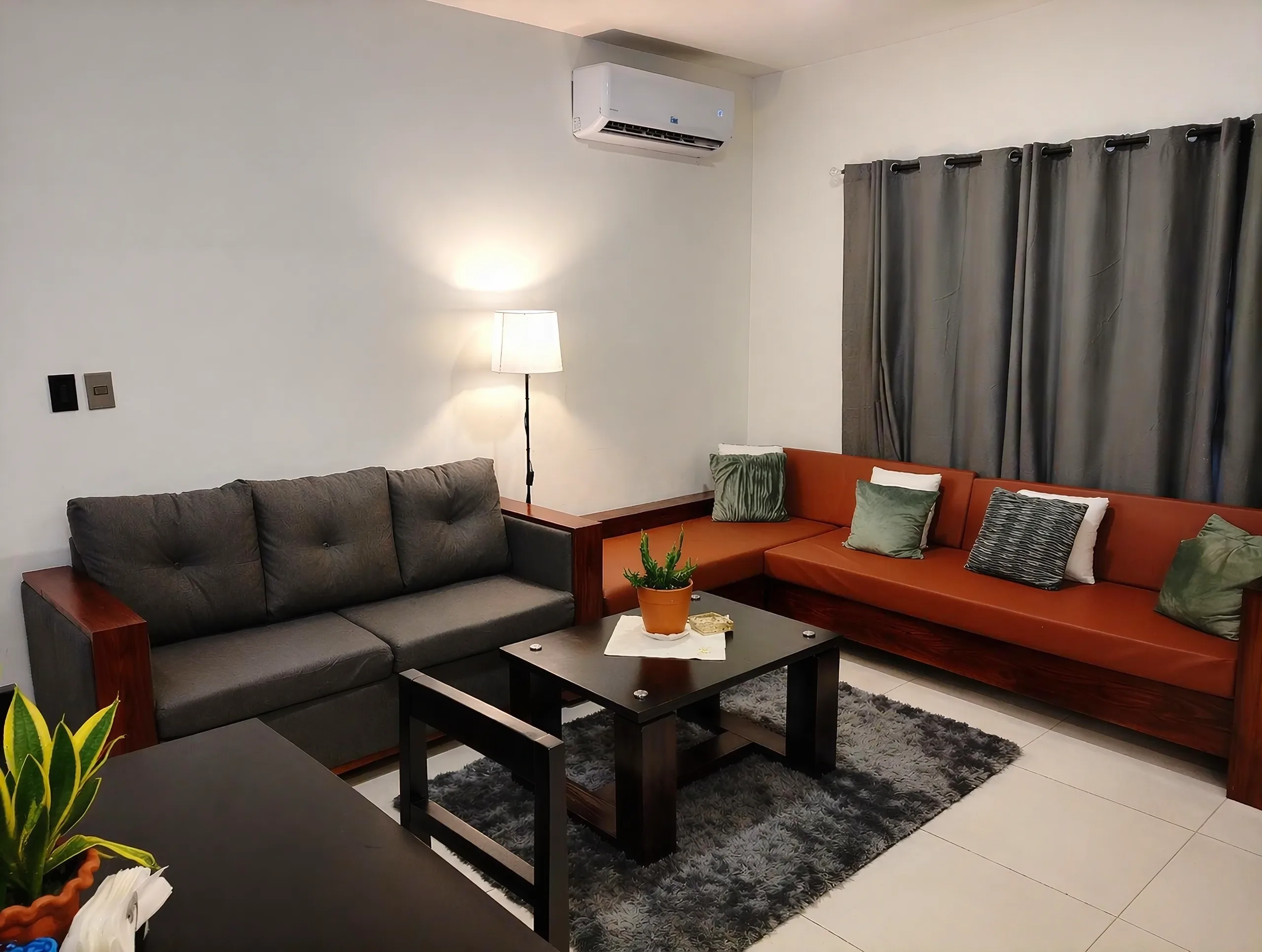 Appartement 2 chambres avec parking privé gratuit près de l’aéroport