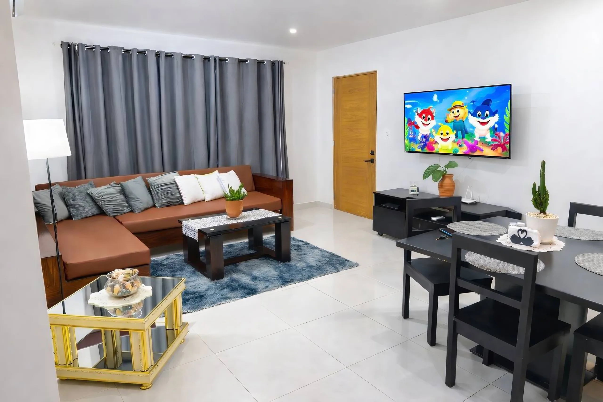 Appartement 2 chambres avec parking privé gratuit près de l’aéroport