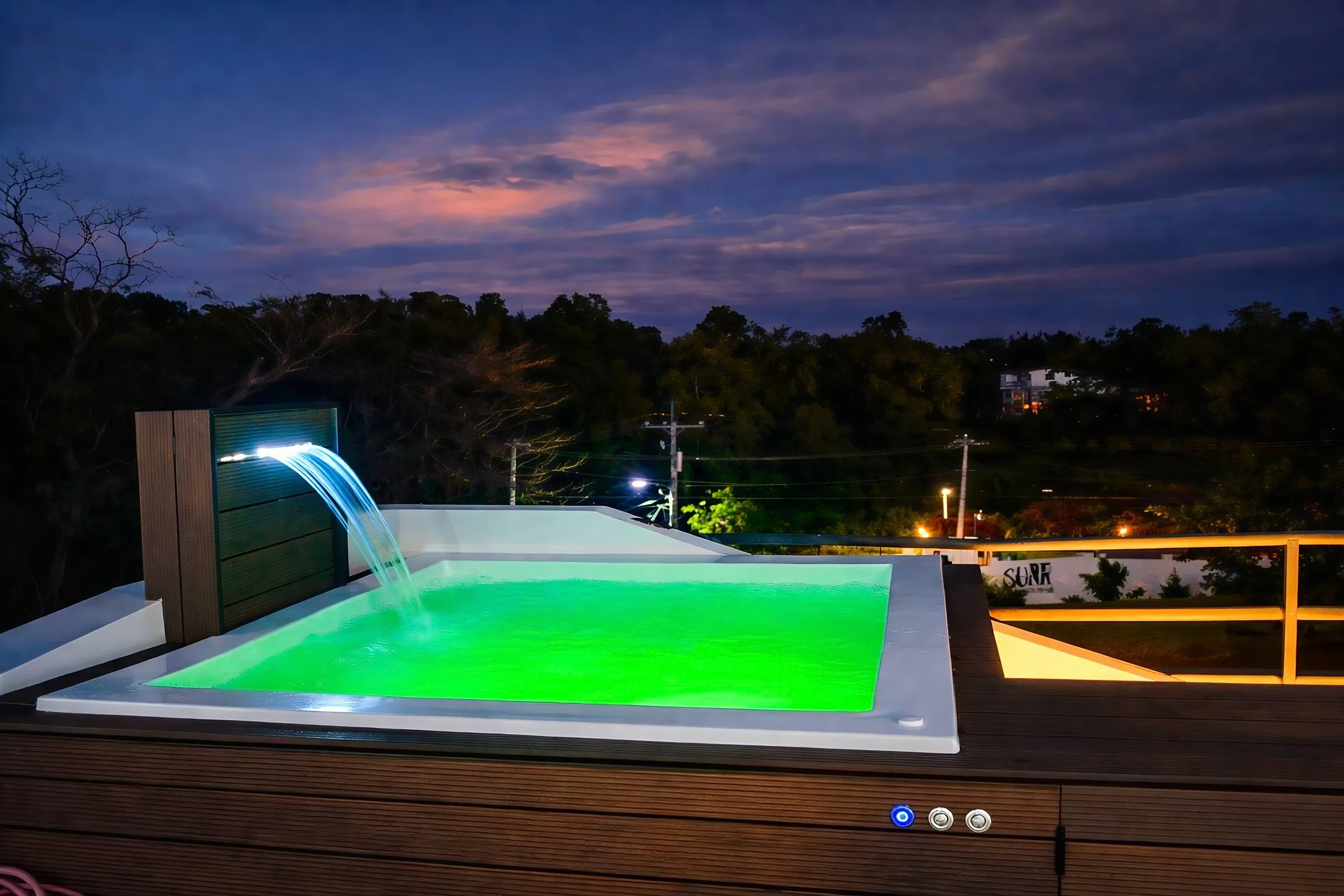 Rooftop jacuzzi at the Modern Penthouse