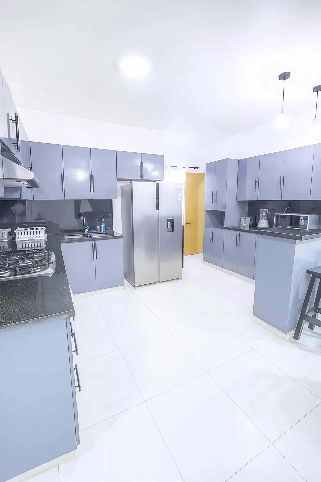 Appartement moderne avec Wi-Fi, électricité 24 h/24 et parking privé
