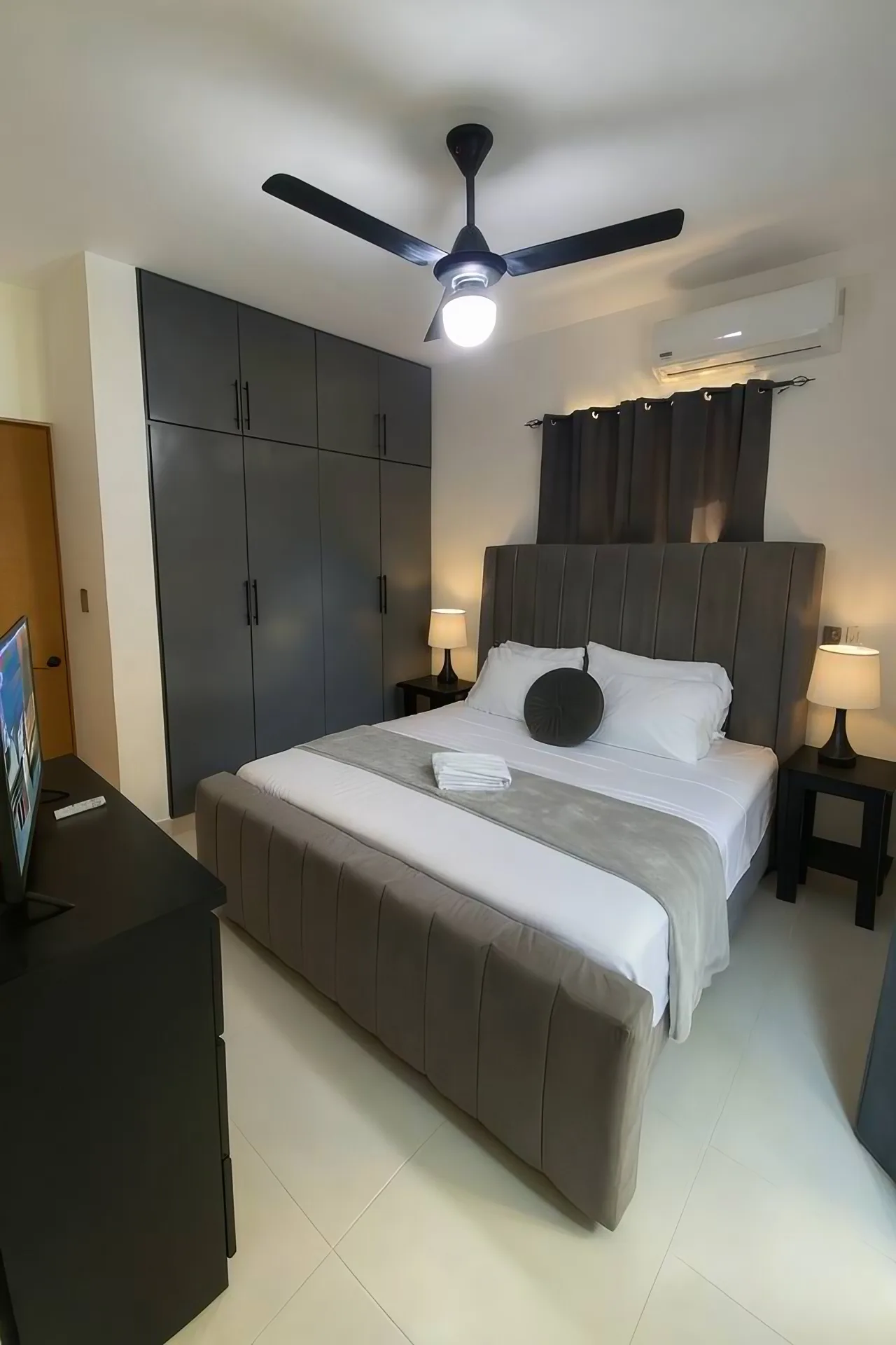 Appartement moderne avec Wi-Fi, électricité 24 h/24 et parking privé