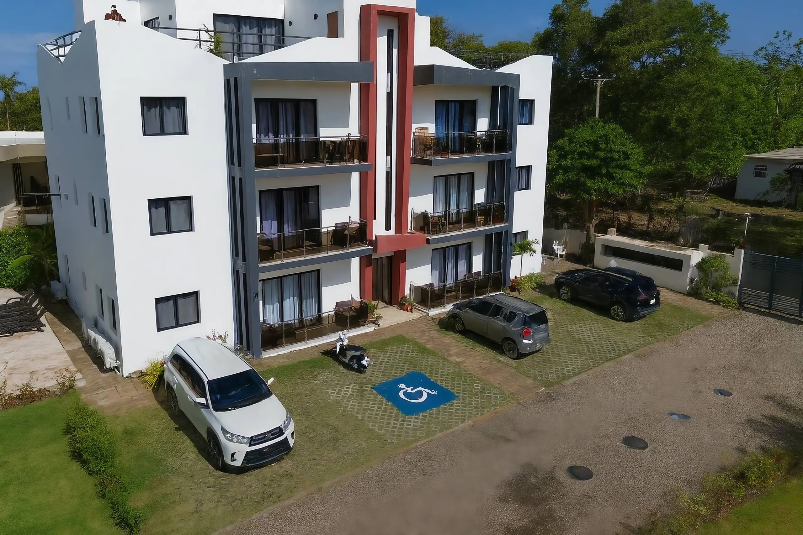 Appartement 2 chambres avec parking privé gratuit près de l’aéroport